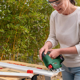 Акумуляторний лобзик Bosch Easy Saw 18V-70, без акб і з/п