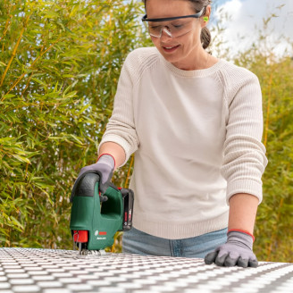 Акумуляторний лобзик Bosch Easy Saw 18V-70, без акб і з/п