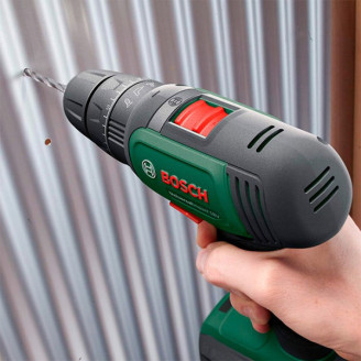 Акумуляторний дриль-шуруповерт Bosch UniversalDrill 18V (1x1,5 Ah) + ЗП AL 1810 CV