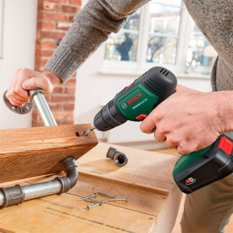 Акумуляторний дриль-шуруповерт Bosch UniversalDrill 18V (1x1,5 Ah) + ЗП AL 1810 CV